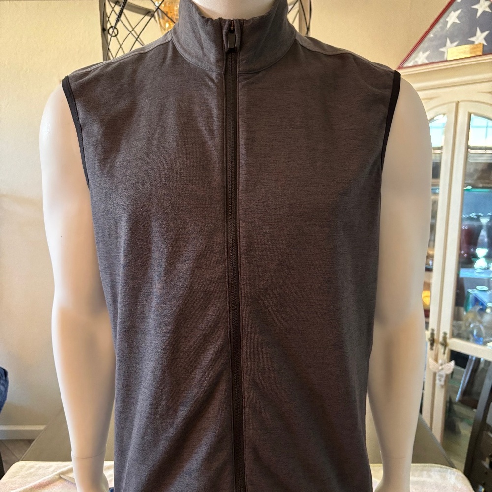 Nice mens medium Puma golf vest